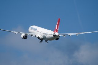 Selon le dernier prix catalogue de l'avionneur européen, qui n'a plus été mis à jour depuis 2018 et n'est pas appliqué, le contrat atteindrait près de 3,2 milliards de dollars (2,8 milliards de francs). (KEYSTONE/DPA/Soeren Stache)